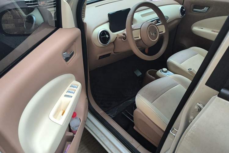 Used Wuling Hongguang MINIEV 2025 Four-Door Version Advanced Edition Driver Seat