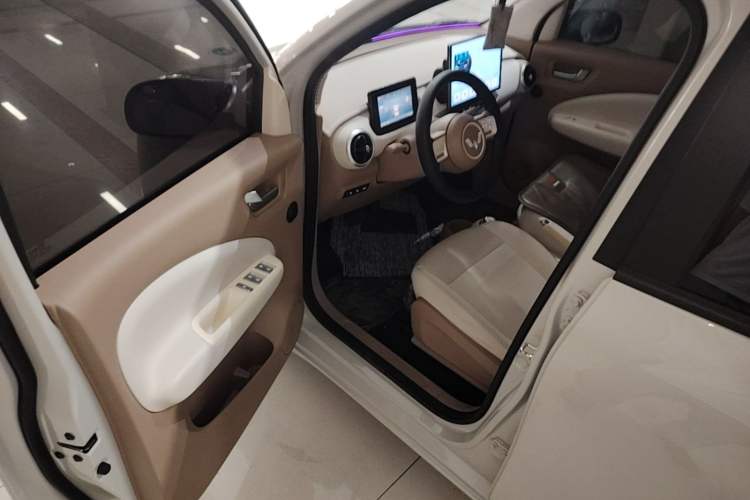 Used Wuling Hongguang MINIEV 2025 Four-Door Version Advanced Edition Driver Seat