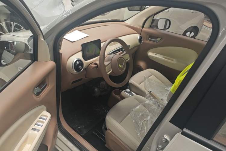 Used Wuling Hongguang MINIEV 2025 Four-Door Version Premium Edition Driver Seat