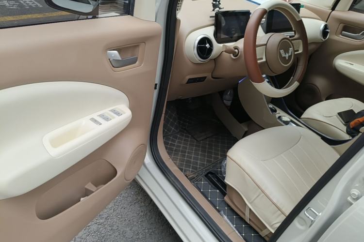 Used Wuling Hongguang MINIEV 2025 Four-Door Version Premium Edition Driver Seat
