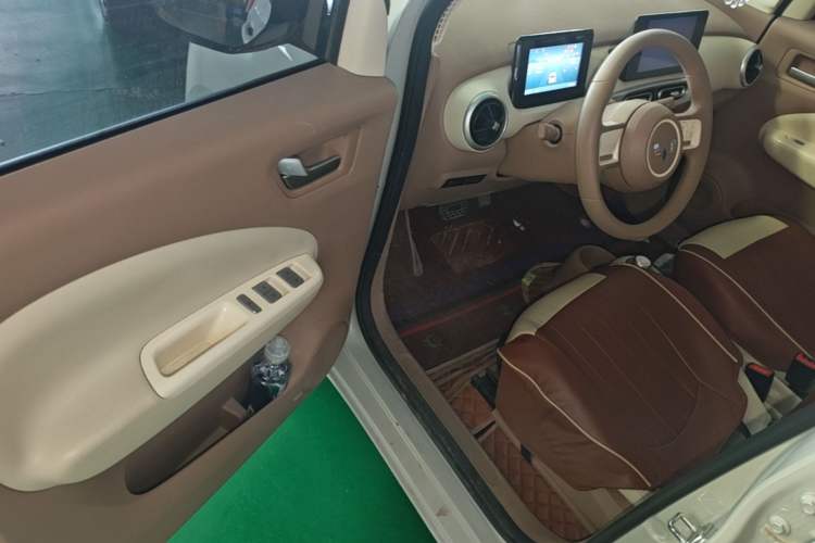 Used Wuling Hongguang MINIEV 2025 Four-Door Version Premium Edition Driver Seat