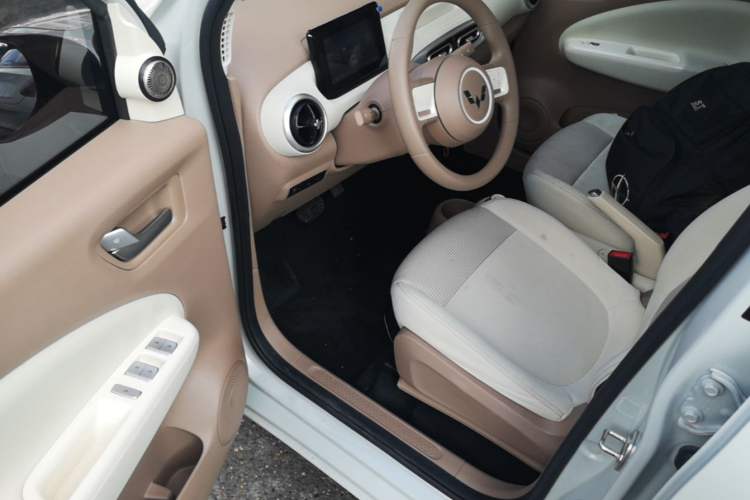 Used Wuling Hongguang MINIEV 2025 Four-Door Version Advanced Edition Driver Seat