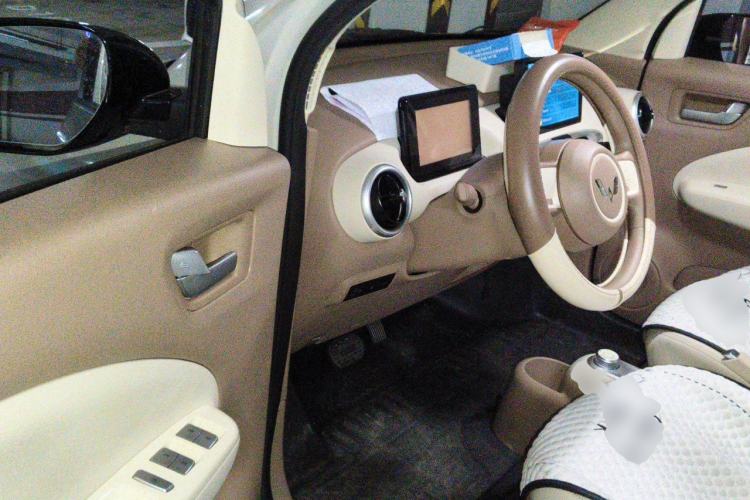 Used Wuling Hongguang MINIEV 2025 Four-Door Version Advanced Edition Driver Seat