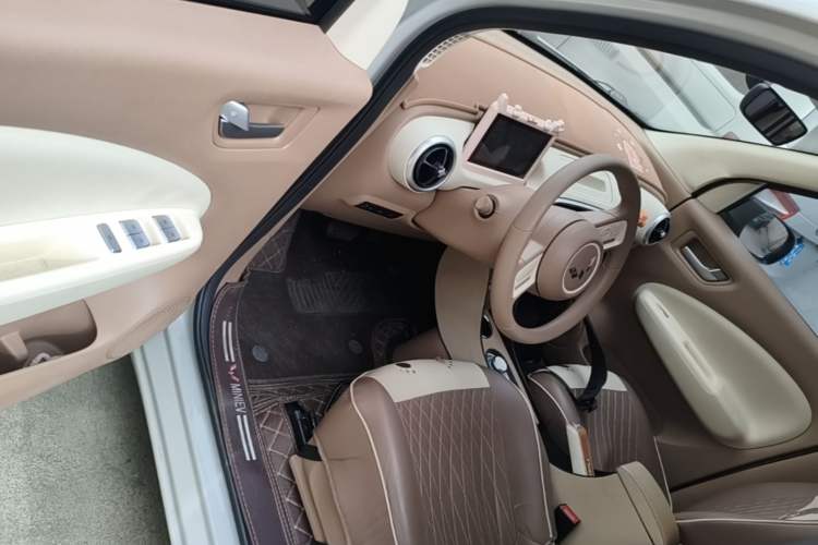 Used Wuling Hongguang MINIEV 2025 Four-Door Version Advanced Edition Driver Seat