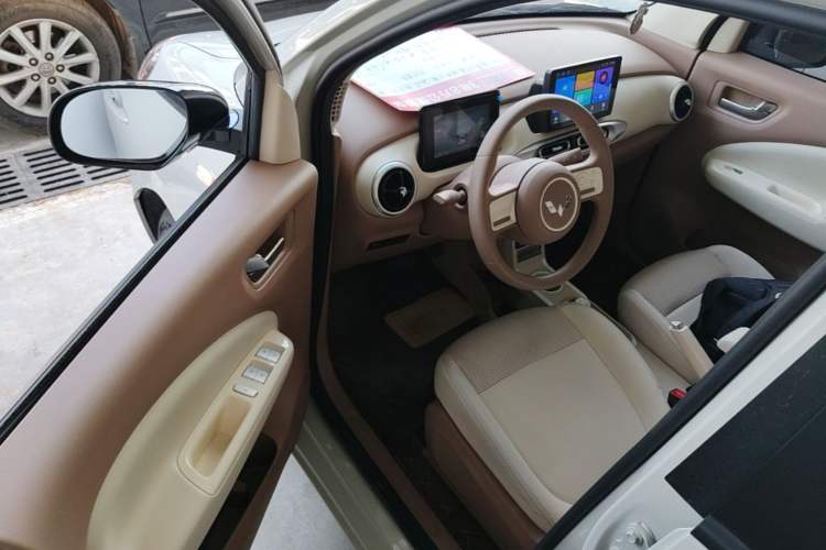 Used Wuling Hongguang MINIEV 2025 Four-Door Version Advanced Edition Driver Seat