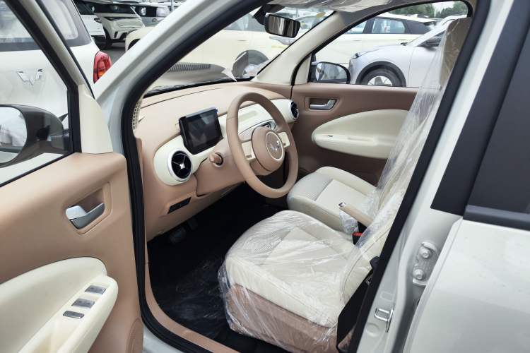 Used Wuling Hongguang MINIEV 2025 Four-Door Version Advanced Edition Driver Seat