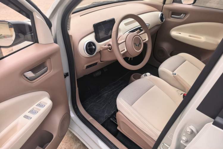 Used Wuling Hongguang MINIEV 2025 Four-Door Version Advanced Edition Driver Seat