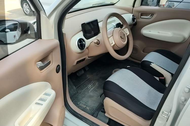 Used Wuling Hongguang MINIEV 2025 Four-Door Version Advanced Edition Driver Seat