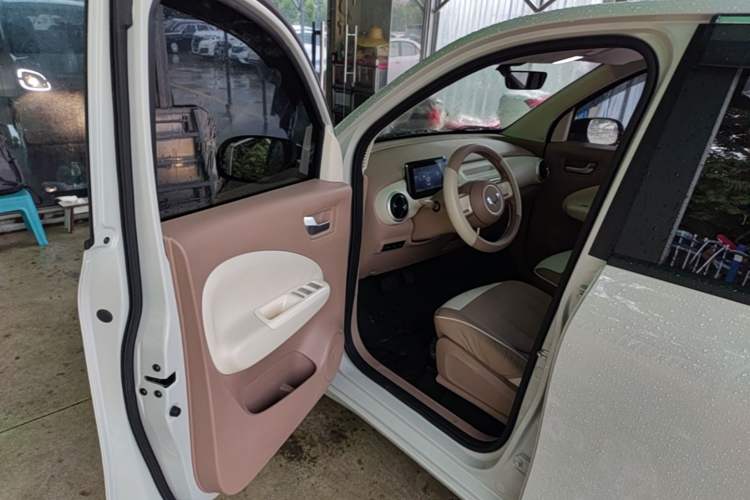 Used Wuling Hongguang MINIEV 2025 Four-Door Version Advanced Edition Driver Seat