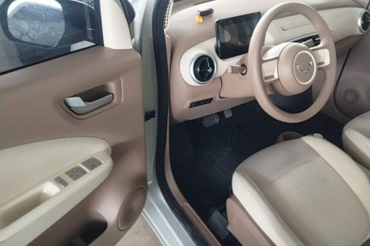 Used Wuling Hongguang MINIEV 2025 Four-Door Version Advanced Edition Driver Seat