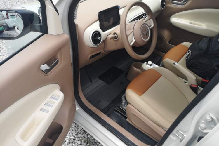 Used Wuling Hongguang MINIEV 2025 Four-Door Version Advanced Edition Driver Seat