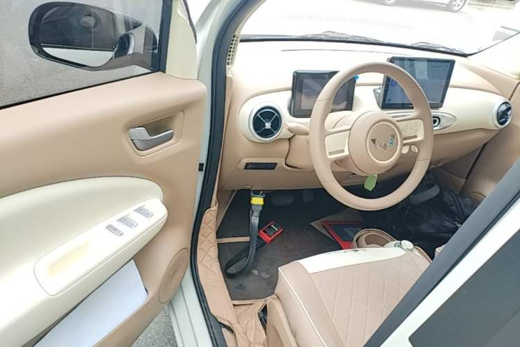 Used Wuling Hongguang MINIEV 2025 Four-Door Version Advanced Edition Driver Seat
