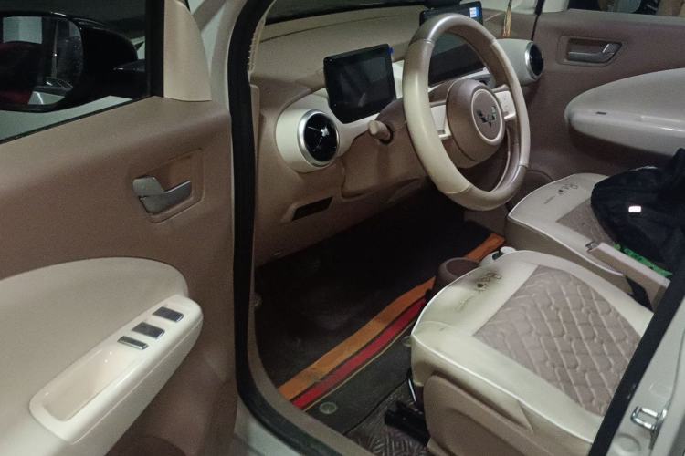 Used Wuling Hongguang MINIEV 2025 Four-Door Version Premium Edition Driver Seat
