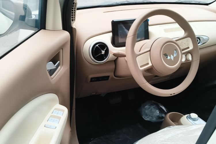 Used Wuling Hongguang MINIEV 2025 Four-Door Version Advanced Edition Driver Seat