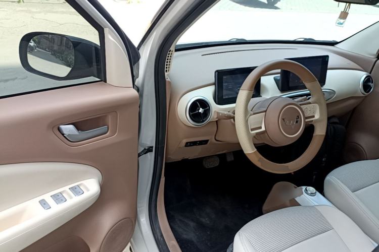 Used Wuling Hongguang MINIEV 2025 Four-Door Version Premium Edition Driver Seat