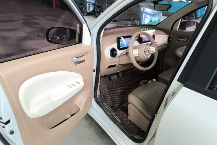 Used Wuling Hongguang MINIEV 2025 Four-Door Version Premium Edition Driver Seat