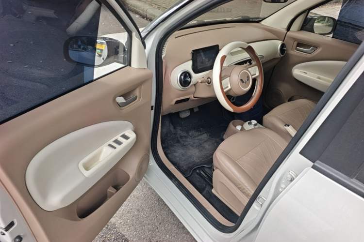 Used Wuling Hongguang MINIEV 2025 Four-Door Version Advanced Edition Driver Seat
