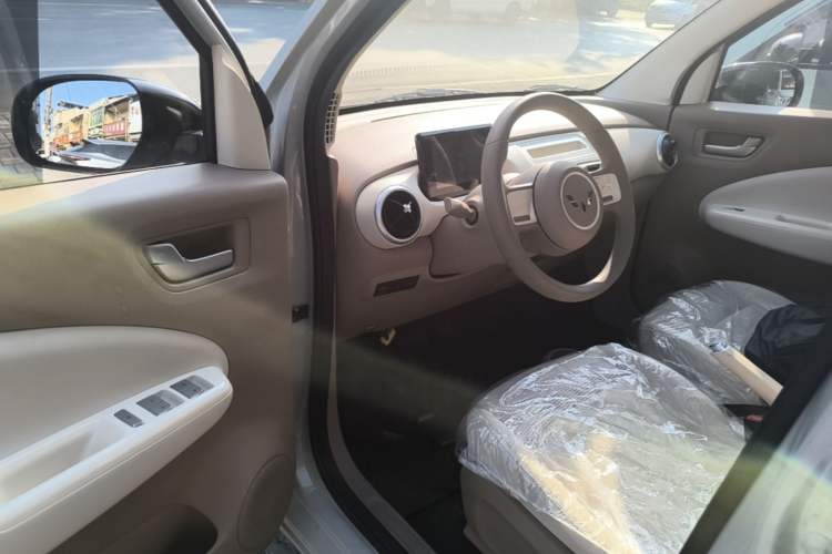 Used Wuling Hongguang MINIEV 2025 Four-Door Version Advanced Edition Driver Seat