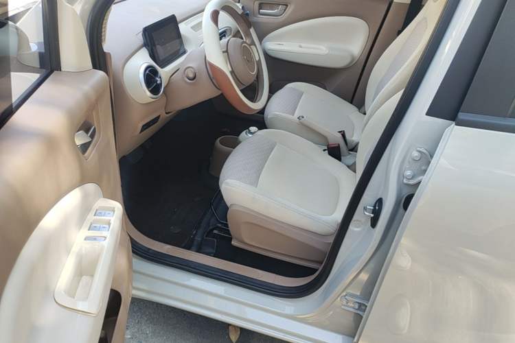 Used Wuling Hongguang MINIEV 2025 Four-Door Version Premium Edition Driver Seat