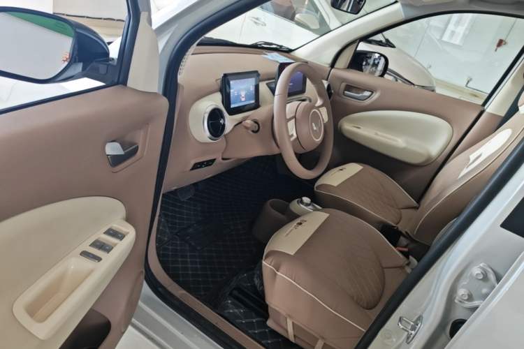 Used Wuling Hongguang MINIEV 2025 Four-Door Version Premium Edition Driver Seat
