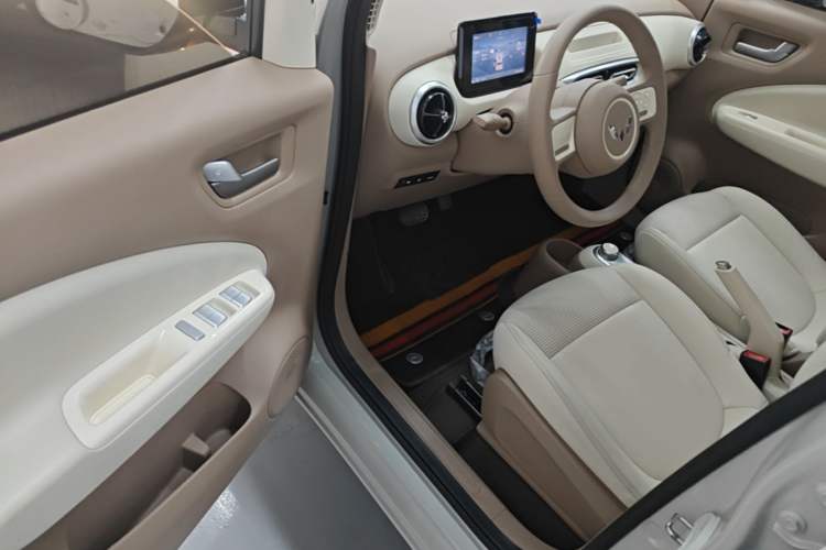 Used Wuling Hongguang MINIEV 2025 Four-Door Version Advanced Edition Driver Seat