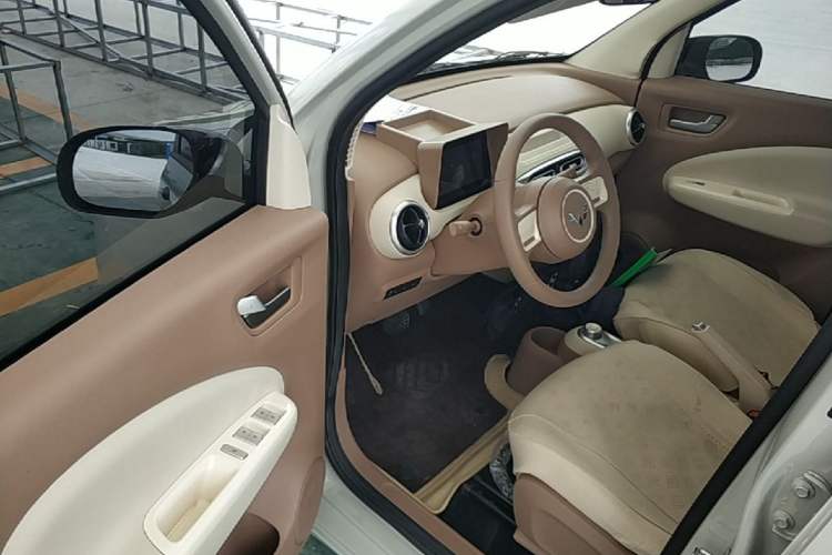 Used Wuling Hongguang MINIEV 2025 Four-Door Version Advanced Edition Driver Seat