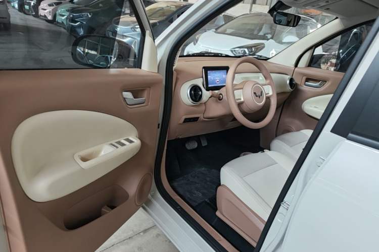 Used Wuling Hongguang MINIEV 2025 Four-Door Version Advanced Edition Driver Seat