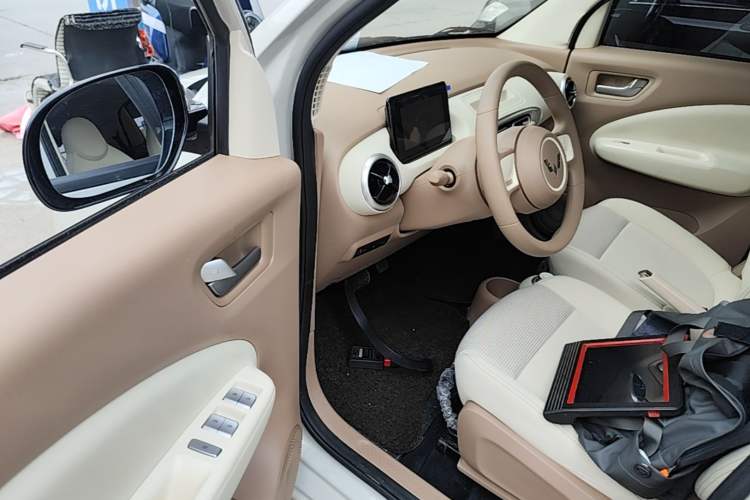 Used Wuling Hongguang MINIEV 2025 Four-Door Version Advanced Edition Driver Seat
