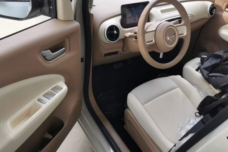 Used Wuling Hongguang MINIEV 2025 Four-Door Version Advanced Edition Driver Seat