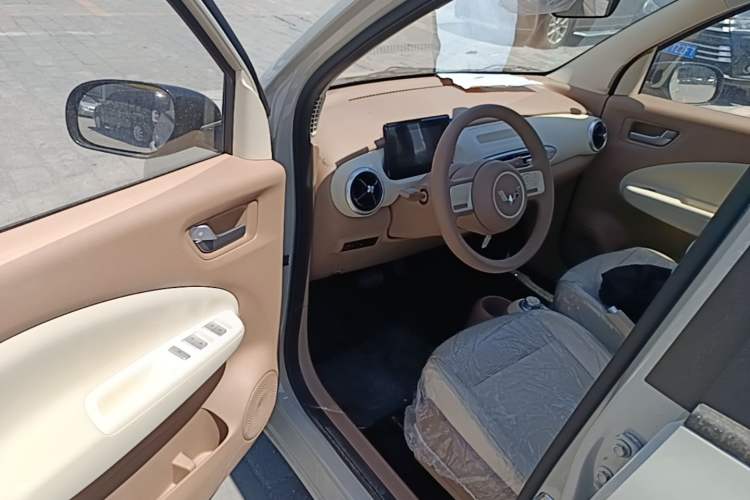 Used Wuling Hongguang MINIEV 2025 Four-Door Version Advanced Edition Driver Seat