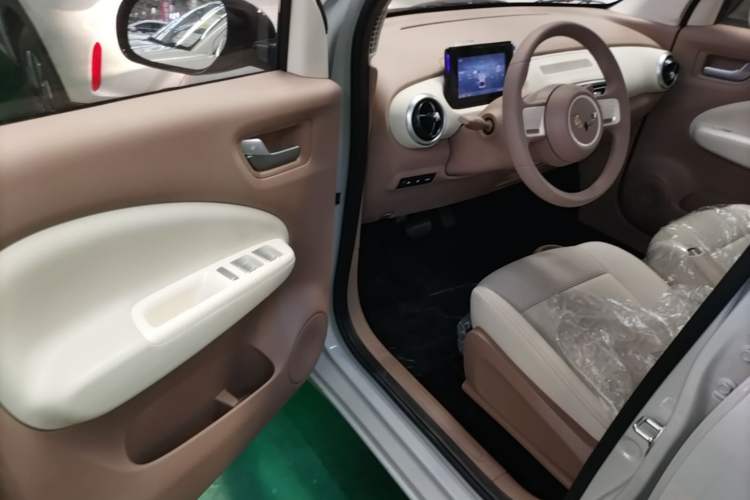 Used Wuling Hongguang MINIEV 2025 Four-Door Version Advanced Edition Driver Seat
