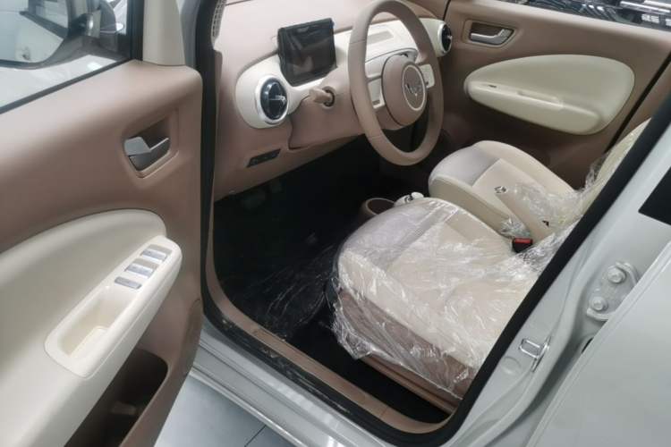 Used Wuling Hongguang MINIEV 2025 Four-Door Version Advanced Edition Driver Seat