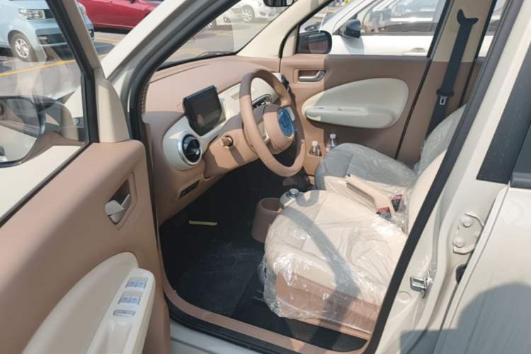 Used Wuling Hongguang MINIEV 2025 Four-Door Version Advanced Edition Driver Seat
