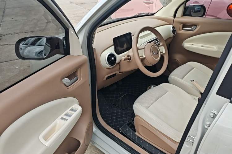 Used Wuling Hongguang MINIEV 2025 Four-Door Version Advanced Edition Driver Seat