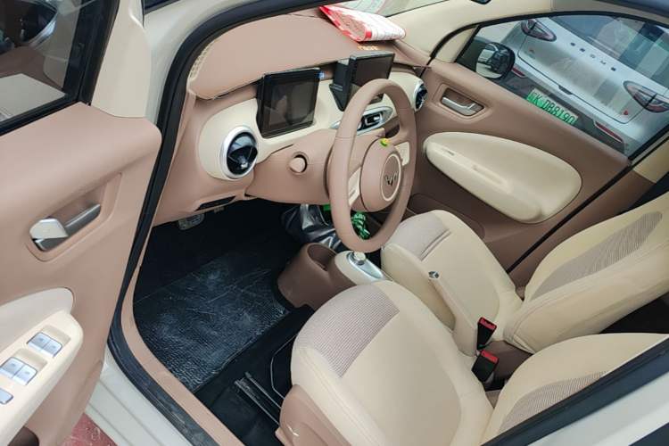 Used Wuling Hongguang MINIEV 2025 Four-Door Version Advanced Edition Driver Seat