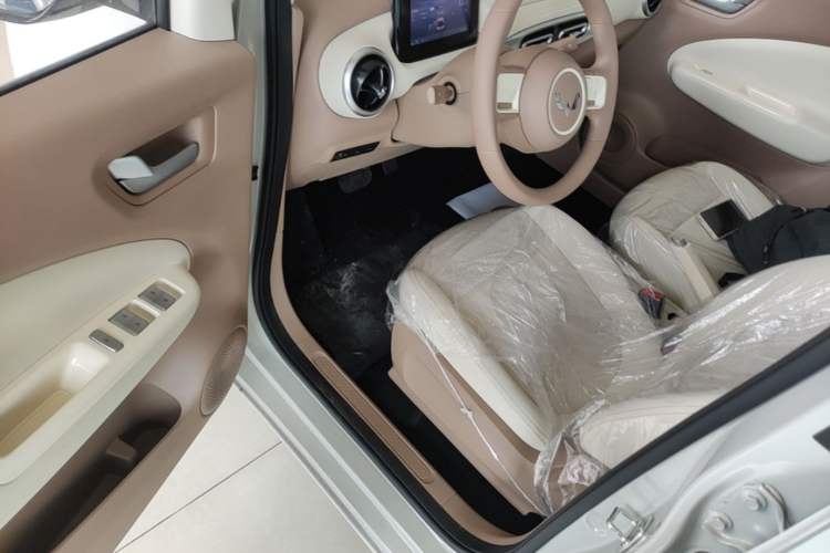 Used Wuling Hongguang MINIEV 2025 Four-Door Version Advanced Edition Driver Seat