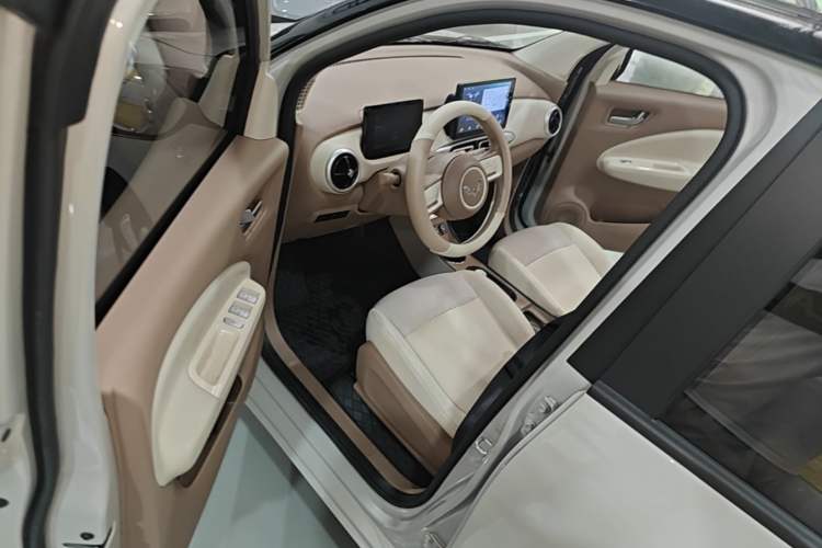 Used Wuling Hongguang MINIEV 2025 Four-Door Version Zhenxiang+ Edition Driver Seat