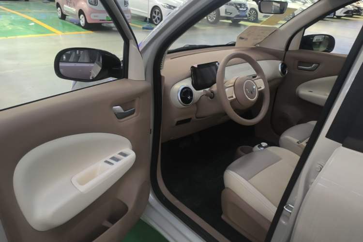Used Wuling Hongguang MINIEV 2025 Four-Door Version Advanced Edition Driver Seat