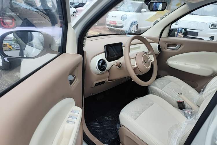 Used Wuling Hongguang MINIEV 2025 Four-Door Version Advanced Edition Driver Seat