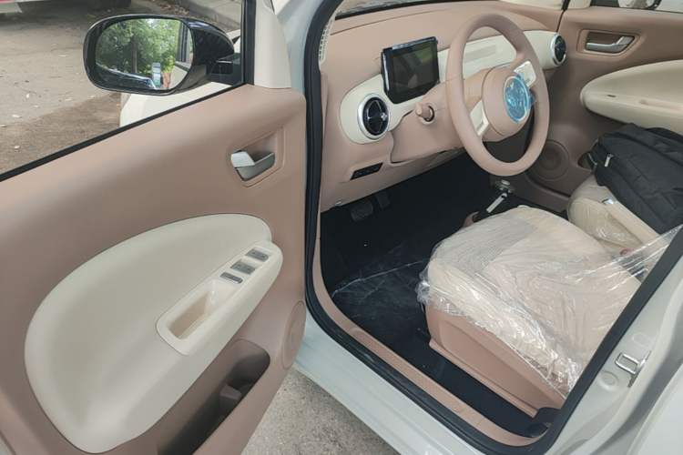 Used Wuling Hongguang MINIEV 2025 Four-Door Version Advanced Edition Driver Seat