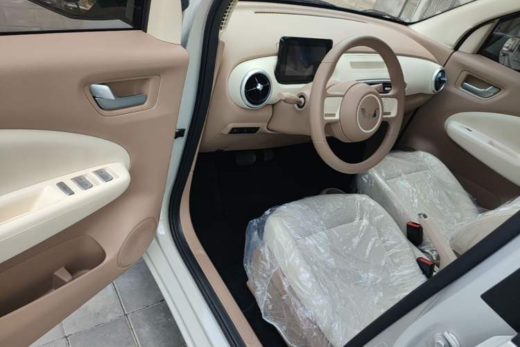 Used Wuling Hongguang MINIEV 2025 Four-Door Version Advanced Edition Driver Seat