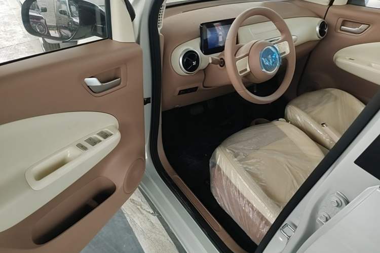 Used Wuling Hongguang MINIEV 2025 Four-Door Version Advanced Edition Driver Seat