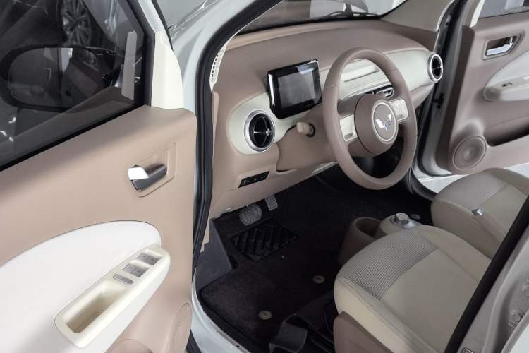 Used Wuling Hongguang MINIEV 2025 Four-Door Version Advanced Edition Driver Seat