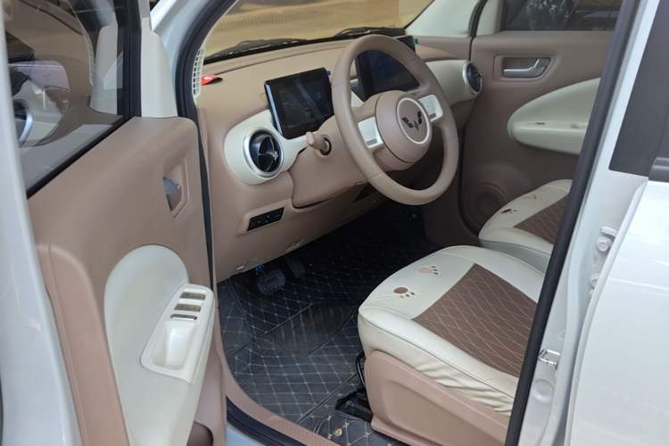 Used Wuling Hongguang MINIEV 2025 Four-Door Version Premium Edition Driver Seat