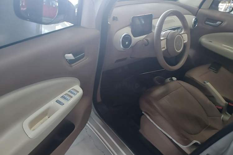 Used Wuling Hongguang MINIEV 2025 Four-Door Version Premium Edition Driver Seat