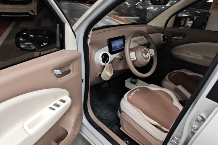 Used Wuling Hongguang MINIEV 2025 Four-Door Version Advanced Edition Driver Seat