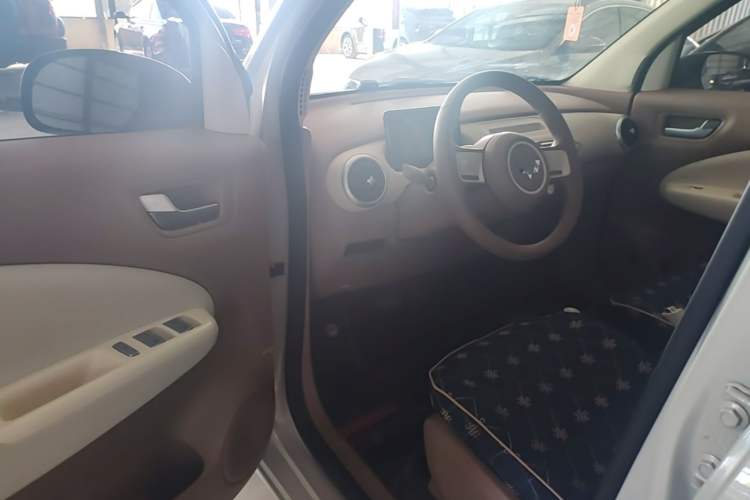 Used Wuling Hongguang MINIEV 2025 Four-Door Version Premium Edition Driver Seat