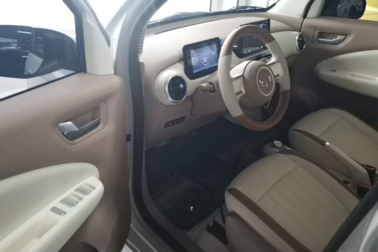 Used Wuling Hongguang MINIEV 2025 Four-Door Version Advanced Edition Driver Seat