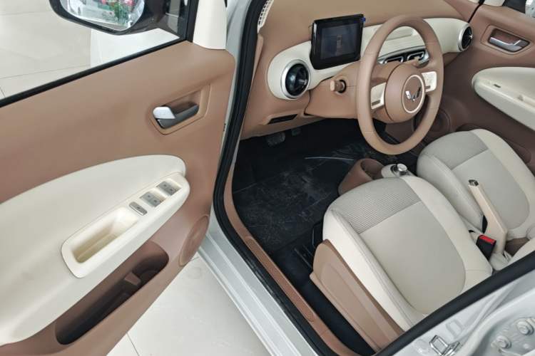 Used Wuling Hongguang MINIEV 2025 Four-Door Version Advanced Edition Driver Seat