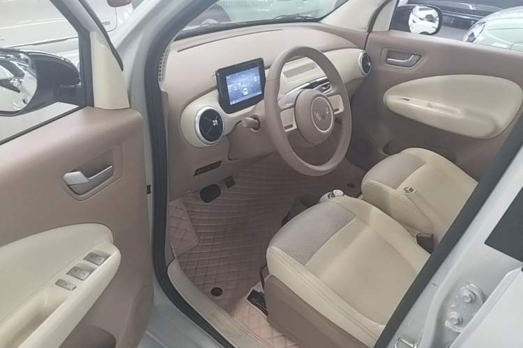 Used Wuling Hongguang MINIEV 2025 Four-Door Version Premium Edition Driver Seat